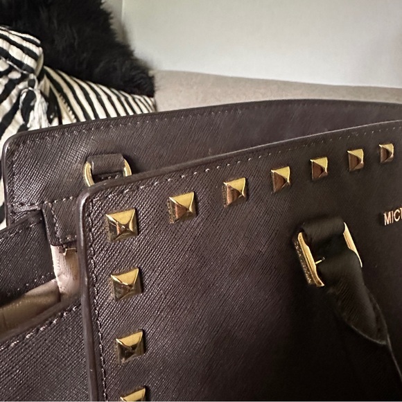 Michael Kors Selma Studded Bag (L) - Picture 2 of 5